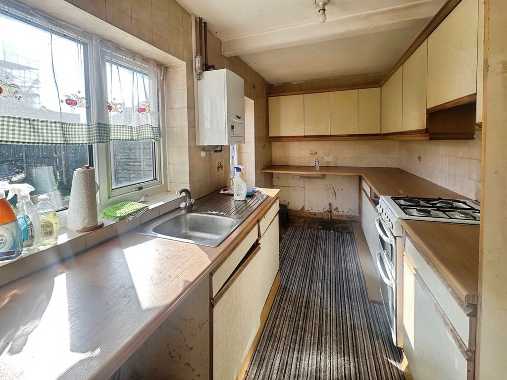 Property photo 3 of 13 Kitchen