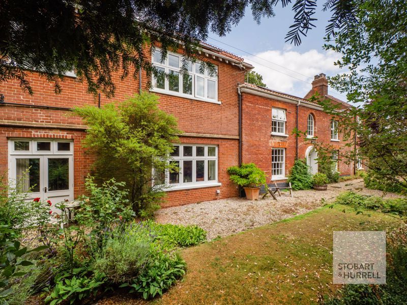 Property photo 2 of 34 Frontage