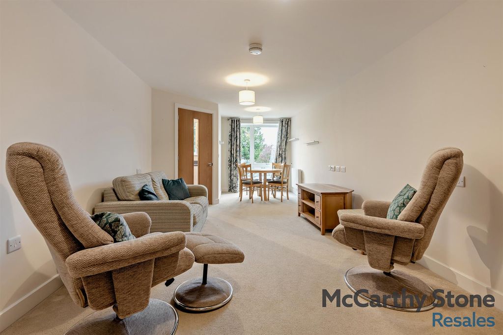 Property photo 2 of 32 8669305-Interior12-800.Jpg