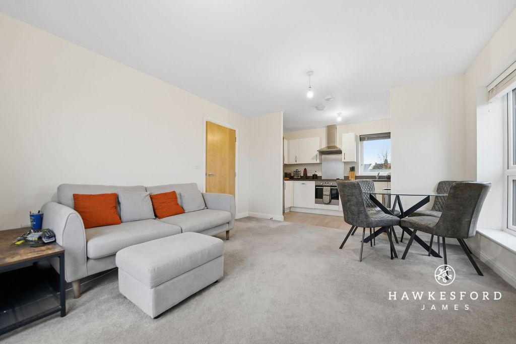 Property photo 3 of 10 Jubilee Street, Sittingbourne - Lounge/Diner