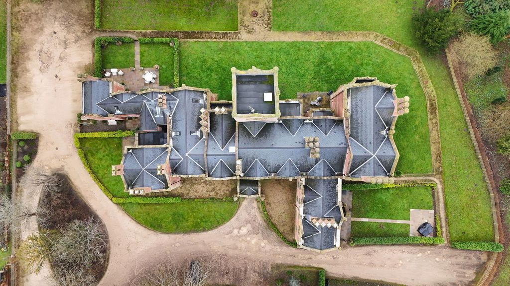 Property photo 2 of 19