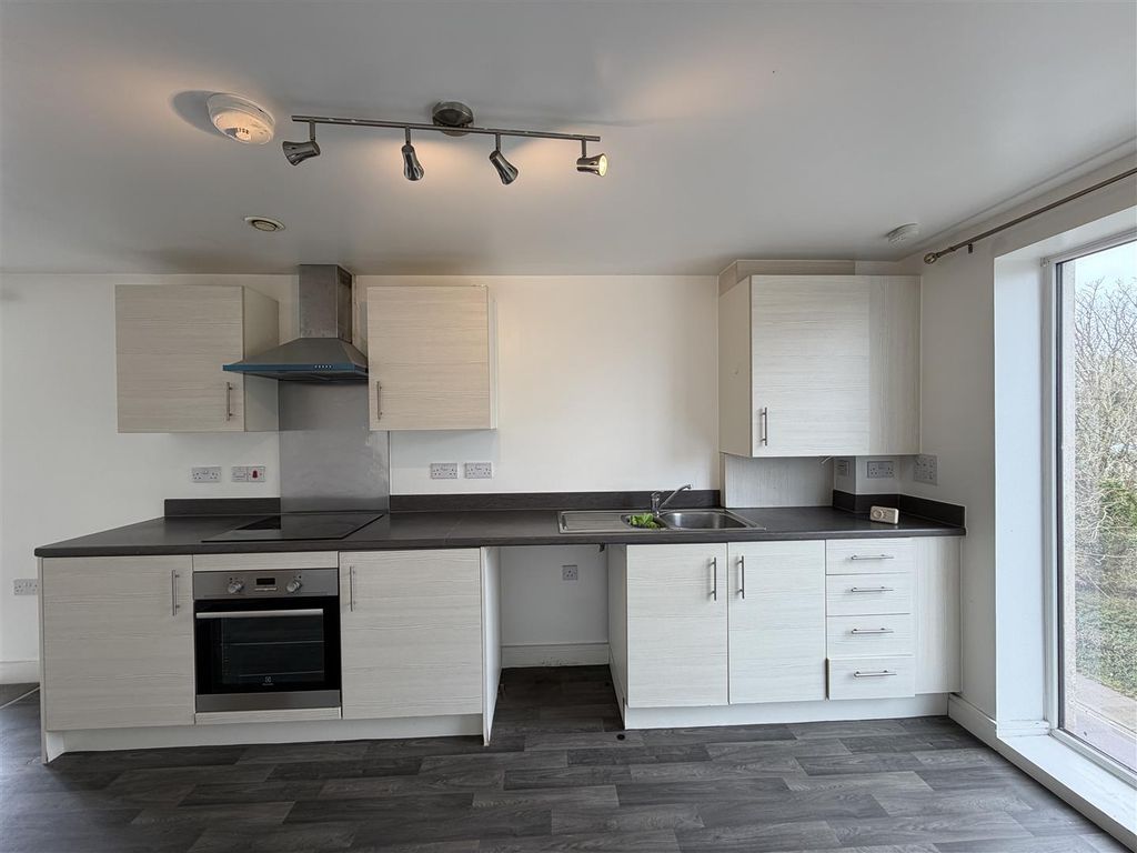 Additional image 4 of 2 bed flat to rentBrunton Road, Pool, Redruth TR15