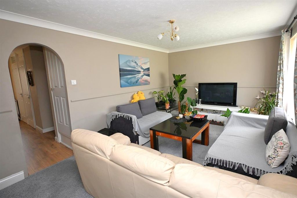 Property photo 2 of 10 Lounge