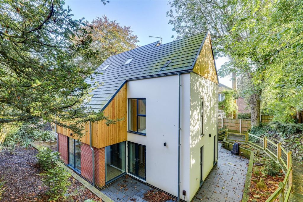 Property photo 2 of 92