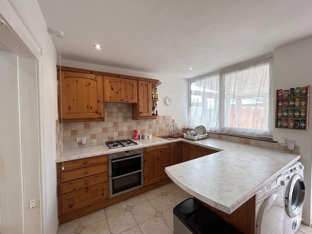 Property photo 3 of 12 Kitchen