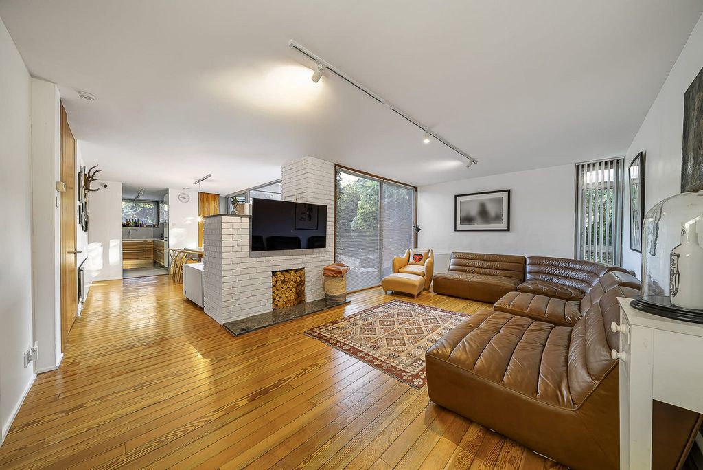 Property photo 1 of 21