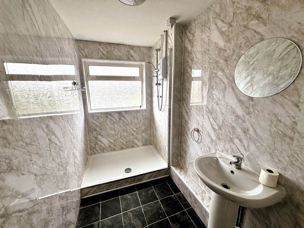 Property photo 3 of 8 Gallery