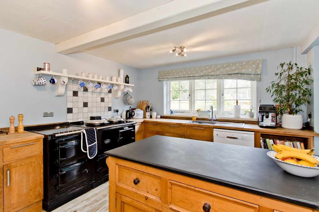 Property photo 2 of 23