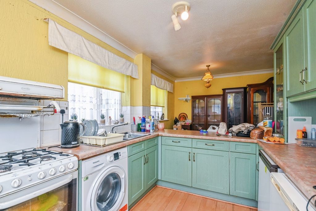 Property photo 1 of 6 Kitchen
