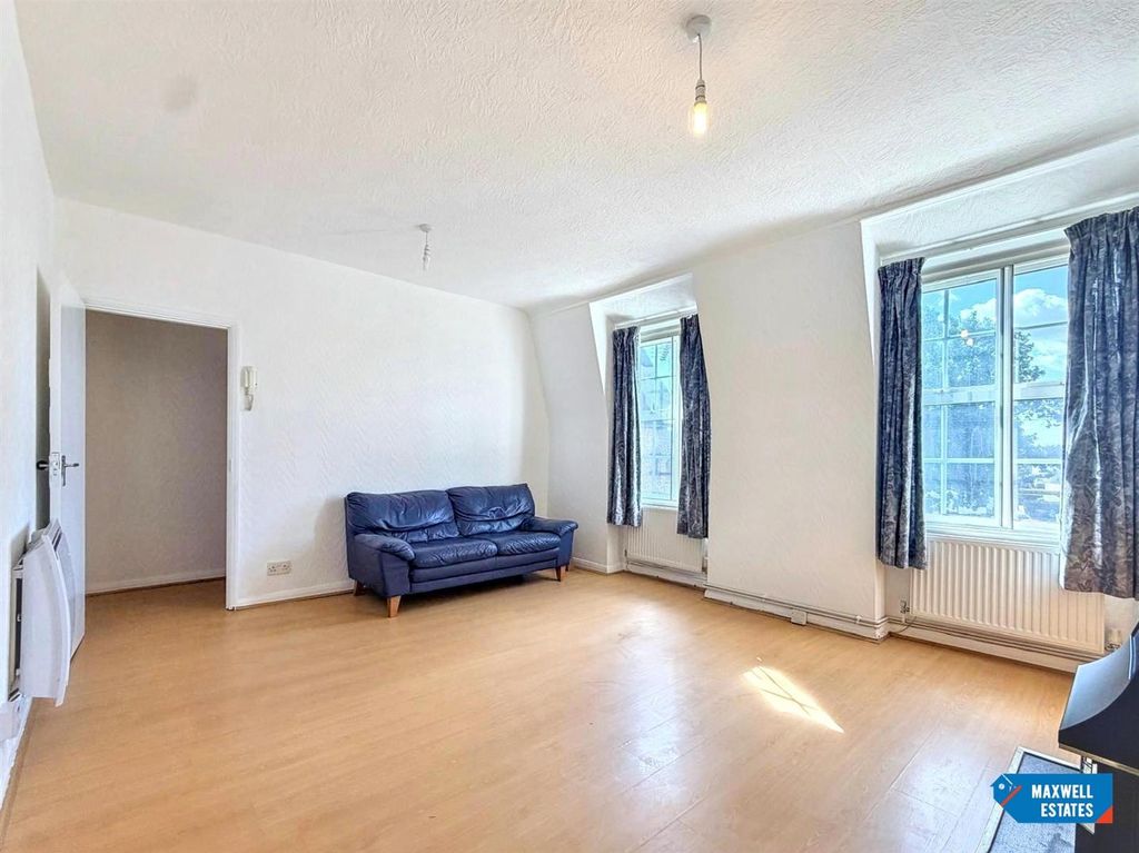 Property photo 3 of 15 Watling 12.Jpg
