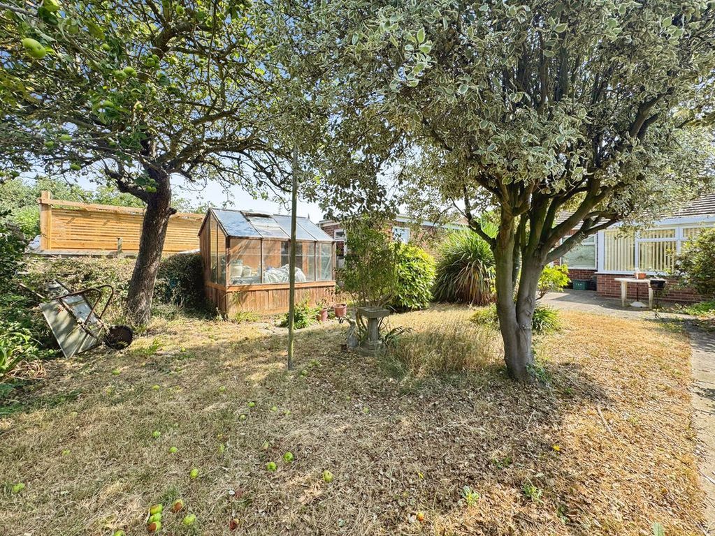 Property photo 1 of 7 Dover Road