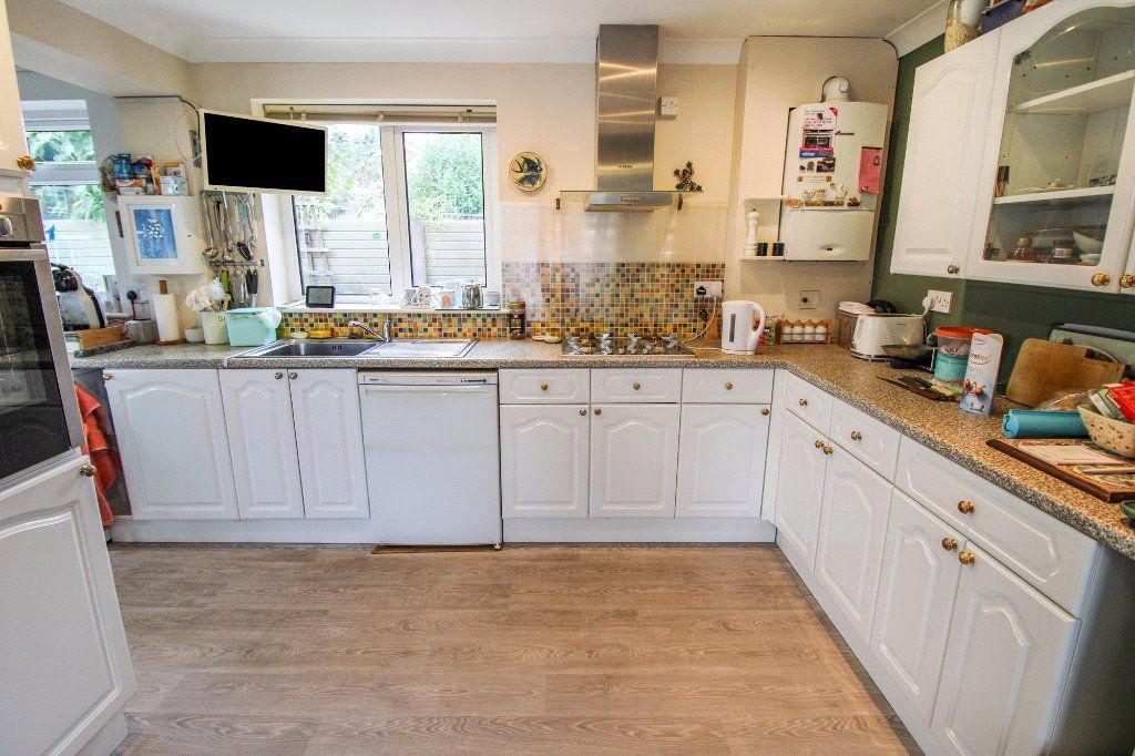 Property photo 3 of 16 Kitchen