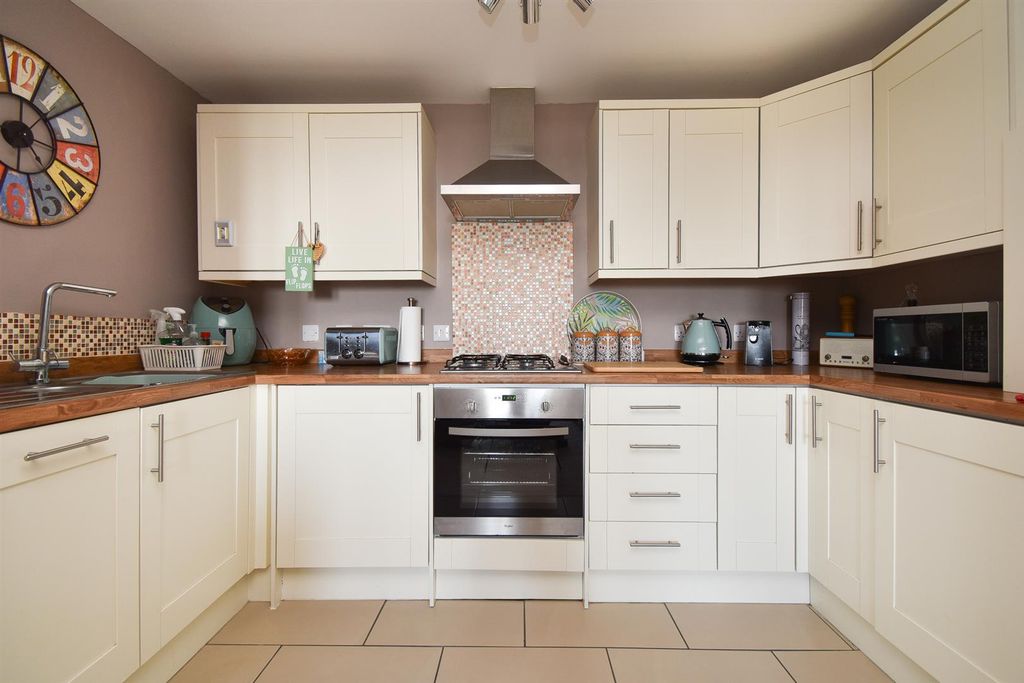 Property photo 2 of 16 Kitchen