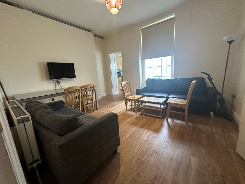 Property photo 3 of 10 Living Room