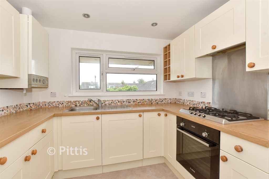 Property photo 2 of 11 Kitchen