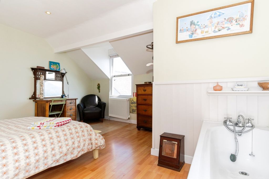 Property photo 3 of 18 Bedroom 1