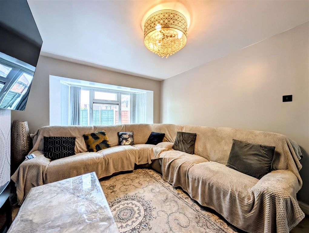 Property photo 3 of 18 Lounge 2.Jpg