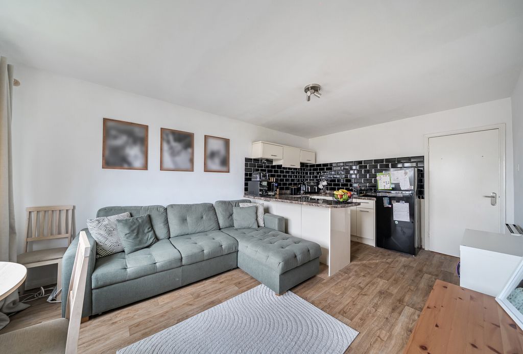 Property photo 3 of 9 Lounge Area