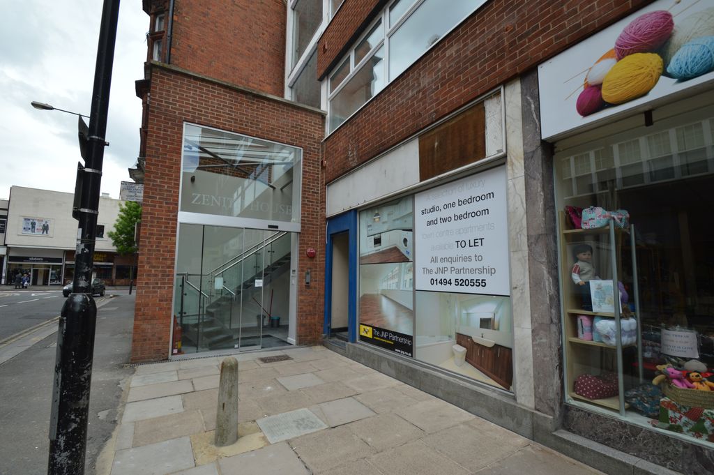 Property photo 1 of 6 Zenith House Front 2