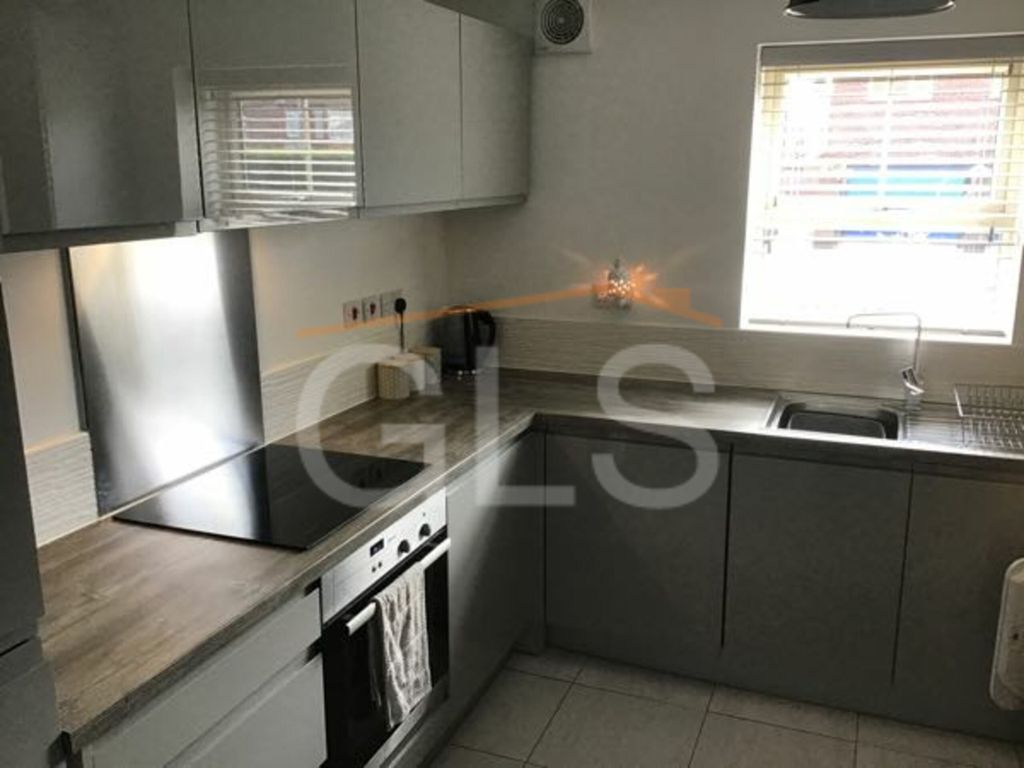 Property photo 3 of 10 Kitchen