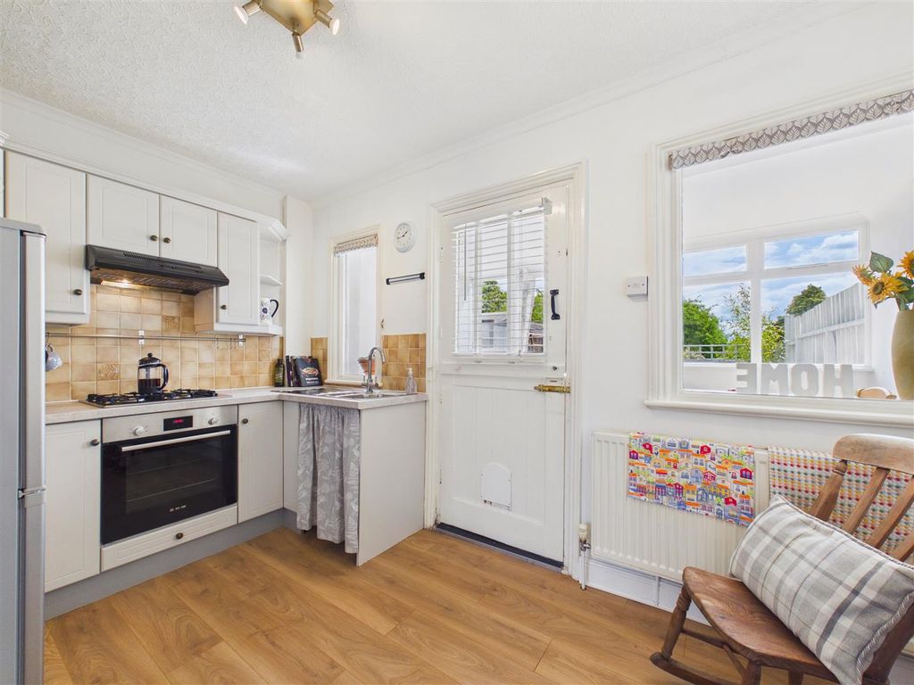 Property photo 2 of 16 Kitchen/Diner