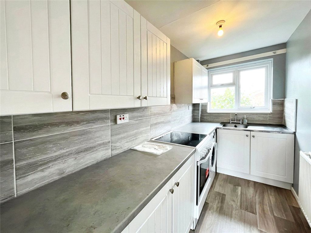 Property photo 3 of 8 Kitchen