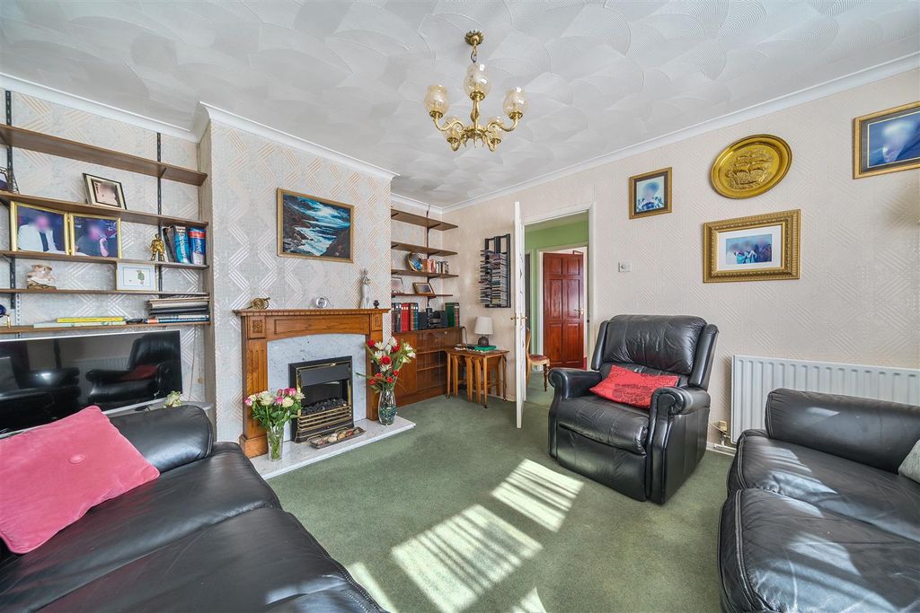 Property photo 2 of 27 1454048-11-69F32017F2Dce.Jpg