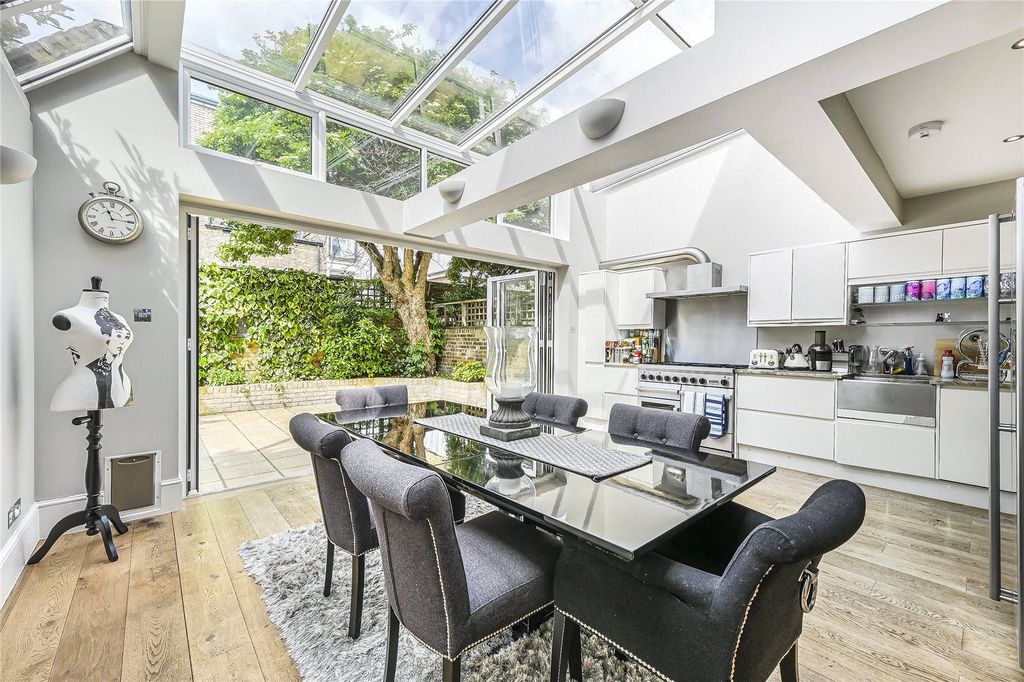 Property photo 3 of 23 Kitchen/Dining Room
