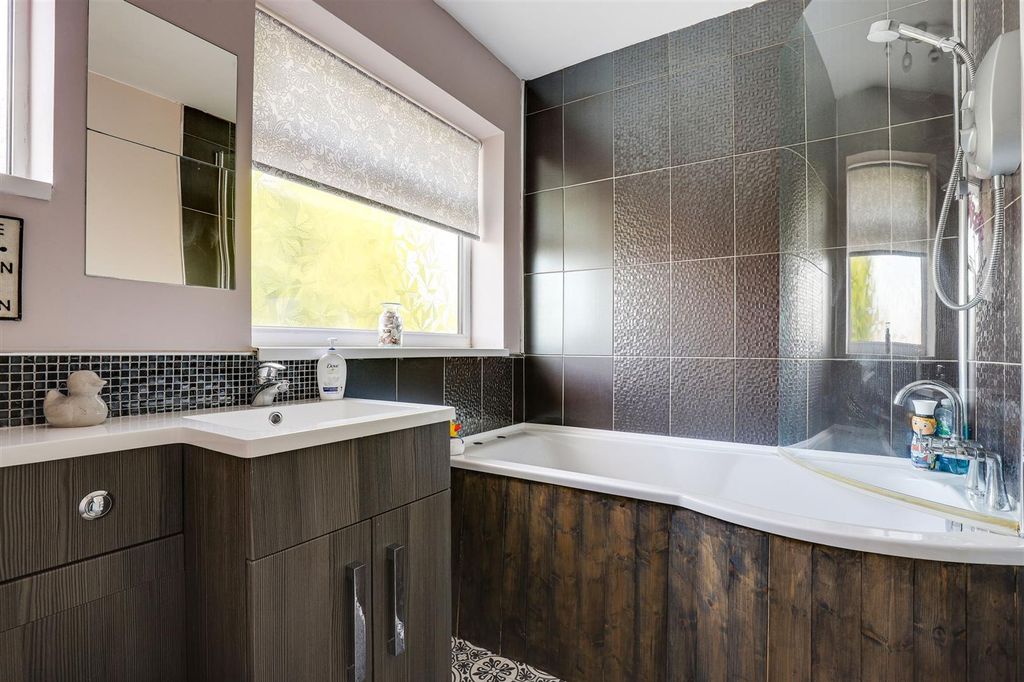 Property photo 3 of 27