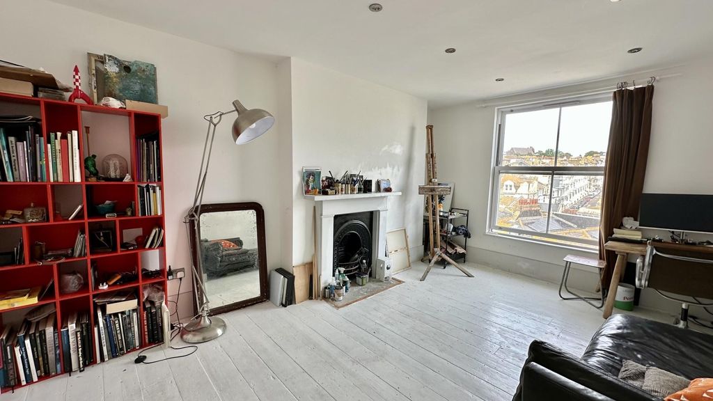 Property photo 3 of 19