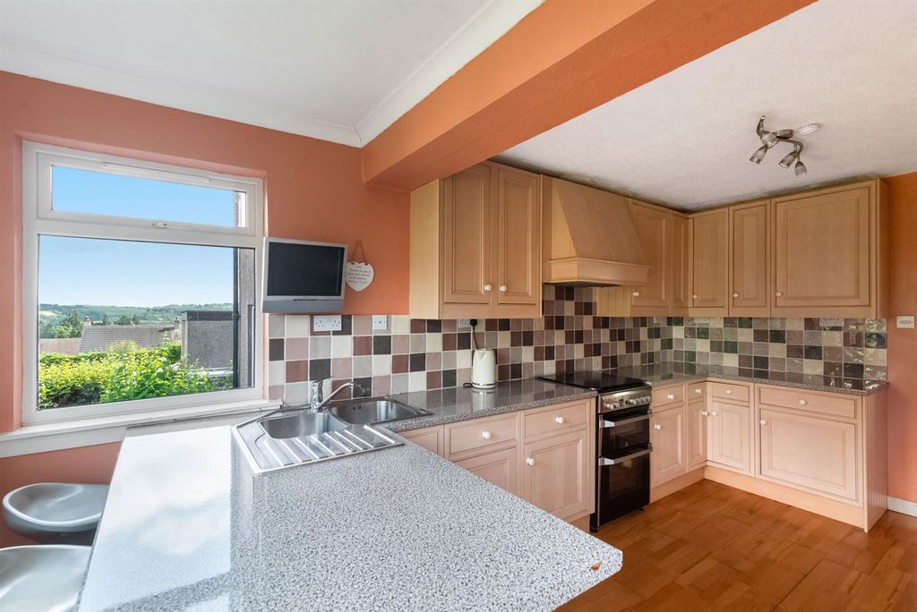 Property photo 3 of 37 Kitchen