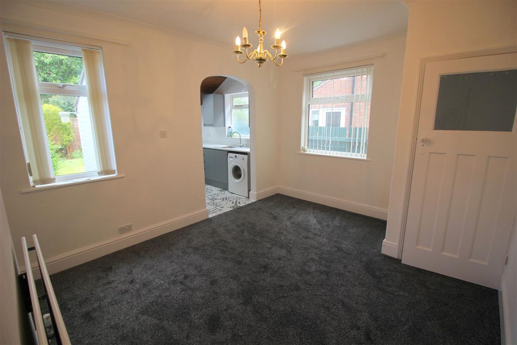 Property photo 3 of 11 Dining Room