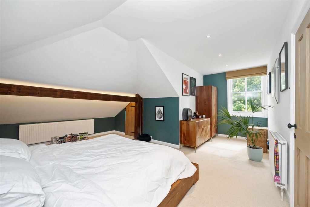 Property photo 2 of 22 Bedroom