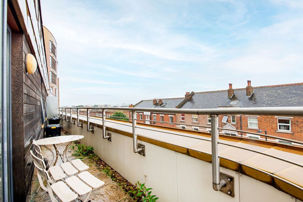 Property photo 3 of 20