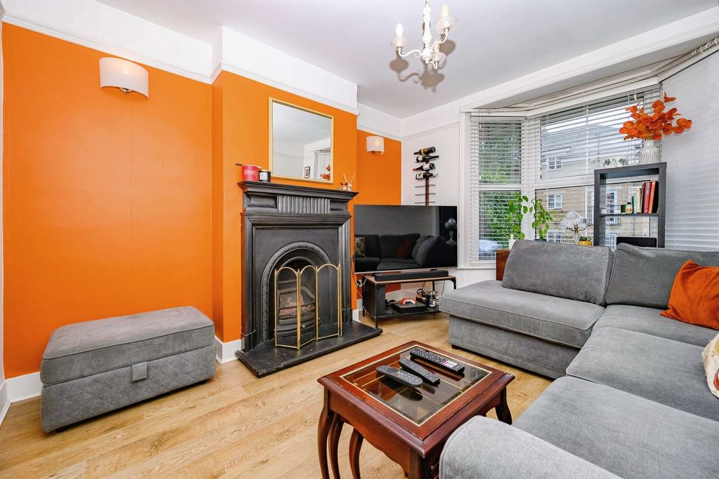 Property photo 2 of 18