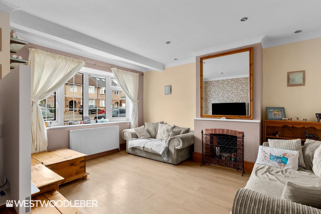Property photo 2 of 28 Trafalgaravenue_2.Jpg
