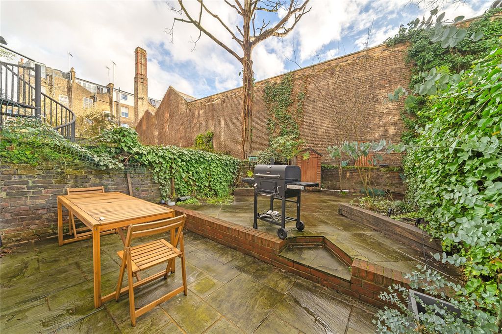 Property photo 3 of 10 Garden