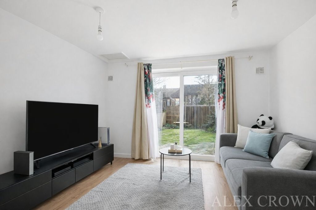 Property photo 2 of 8