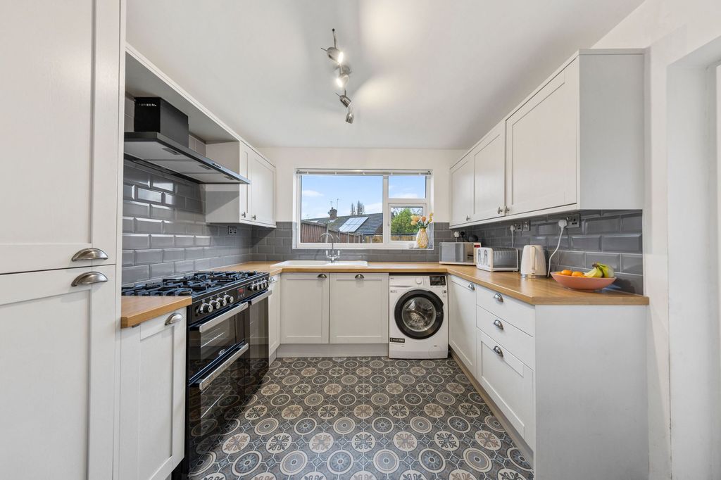 Property photo 3 of 21