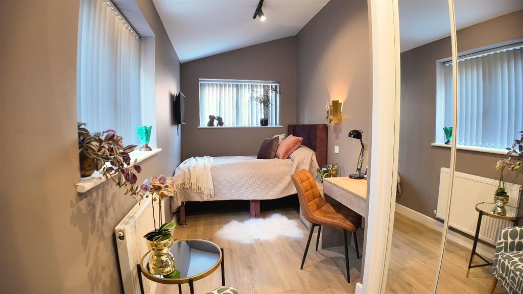 Property photo 3 of 16 Bd2.7.Jpg