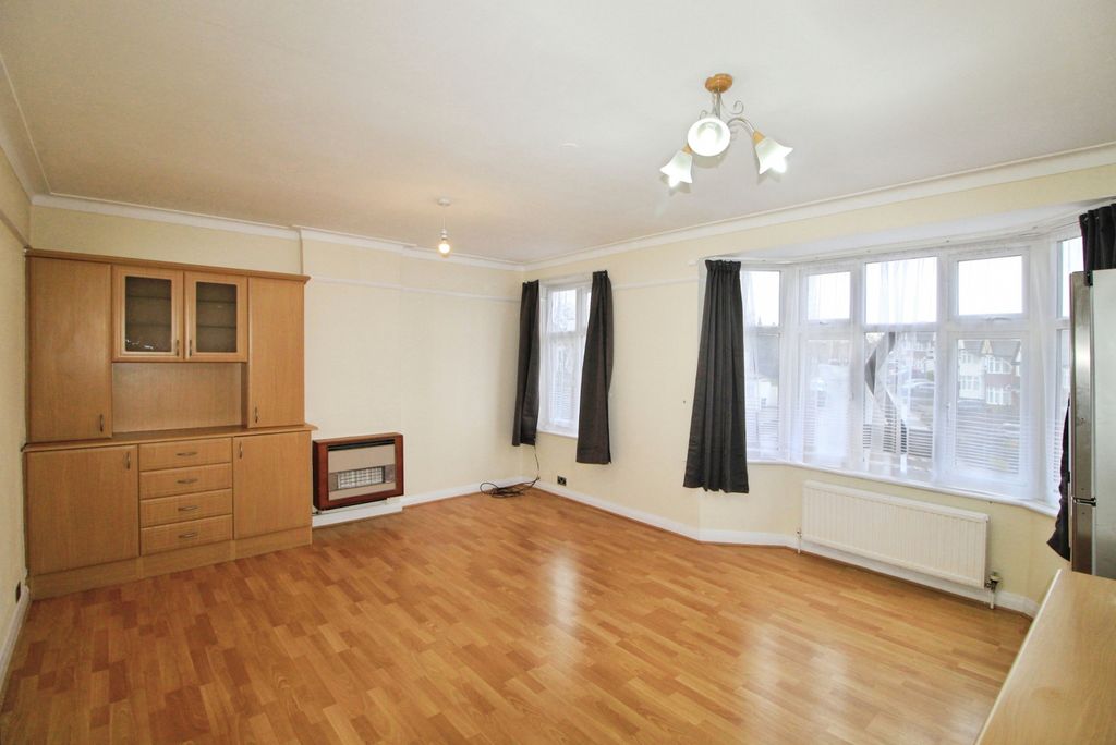 Property photo 2 of 17 Gallery