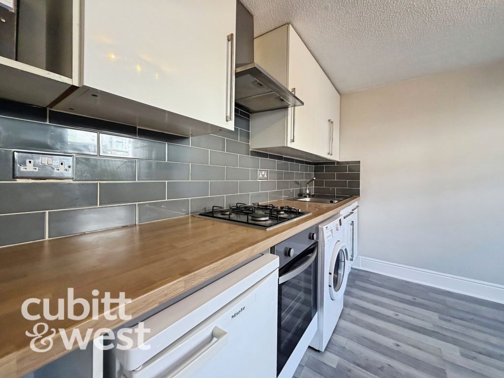 Property photo 3 of 7 Kitchen