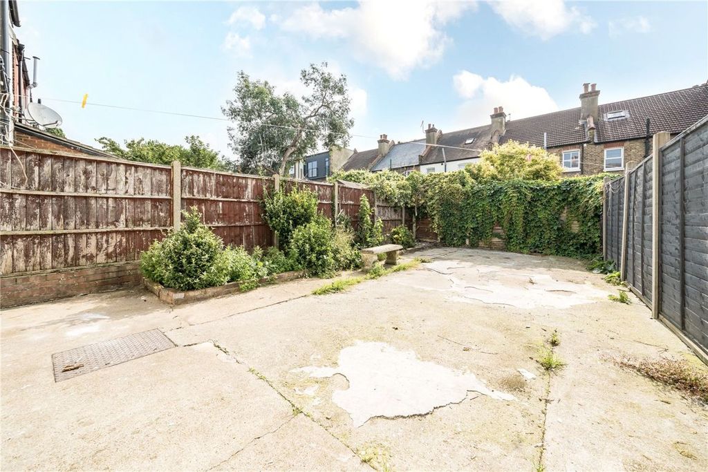 Property photo 2 of 10
