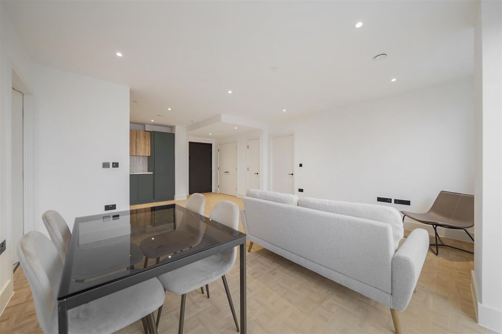 Property photo 3 of 17 33 Papillion Apartments - Xoxxslllor90Kfk499x8.Jpg