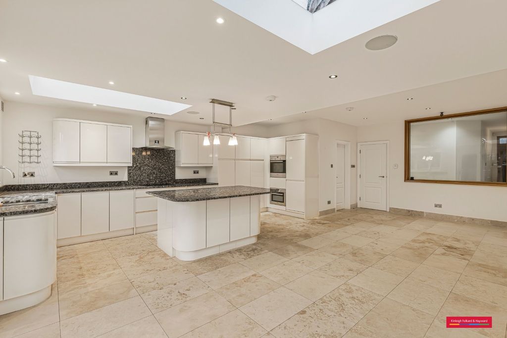 Property photo 2 of 12 Picture No. 07