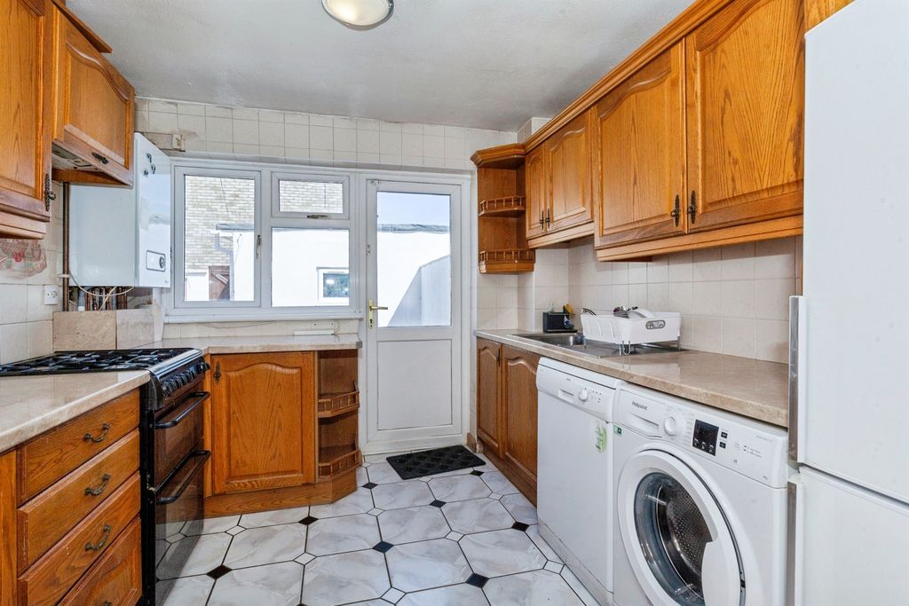 Property photo 3 of 14