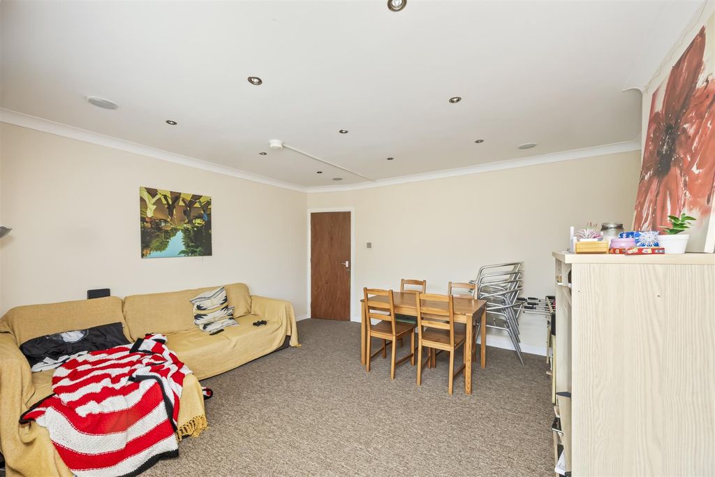 Property photo 2 of 21 Living/Dining Room