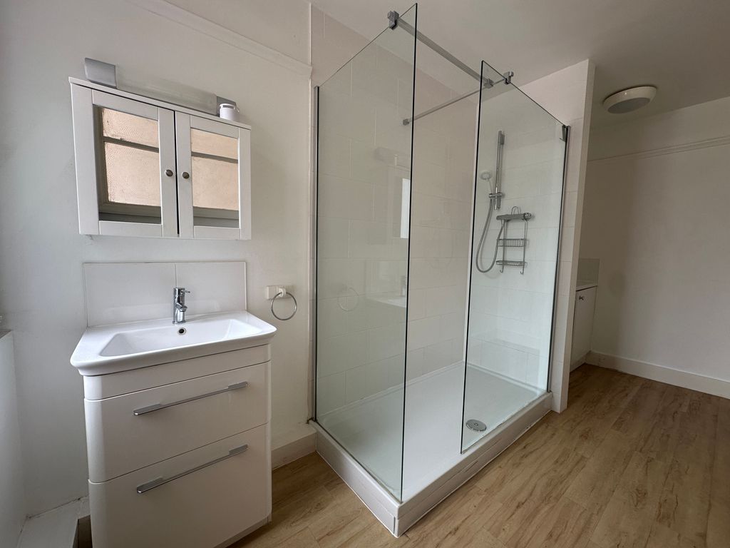 Property photo 3 of 22 Shower Room