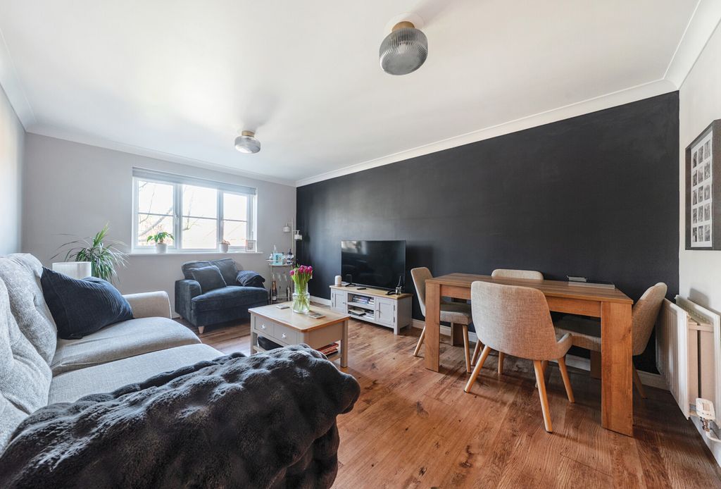 Property photo 2 of 17 1-69Dcdf8A0A0dc-1...