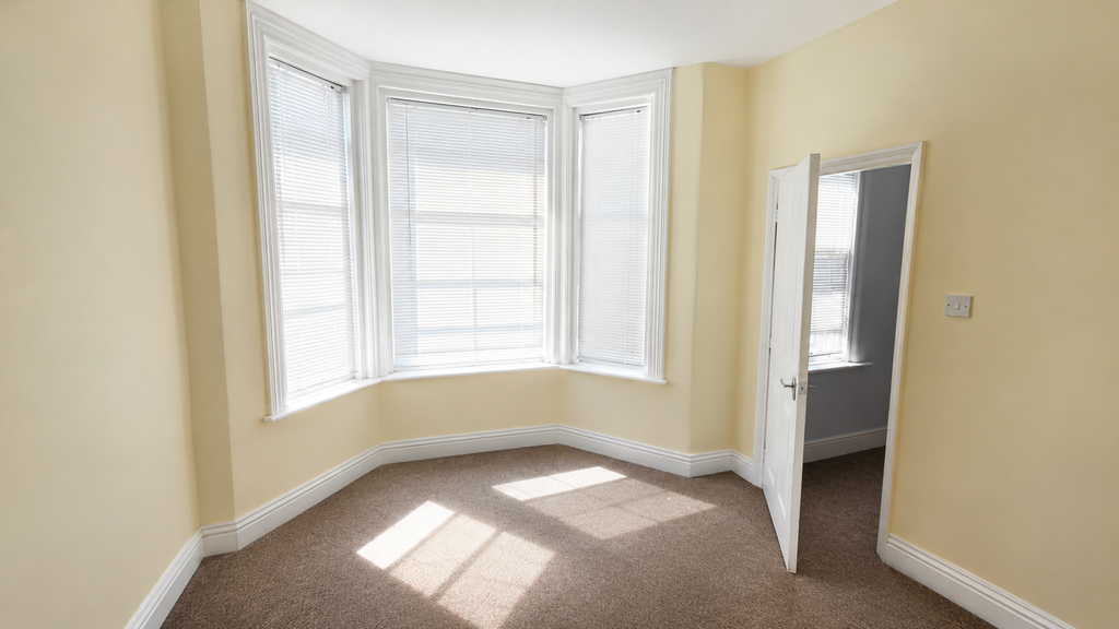 Property photo 3 of 10 Bedroom